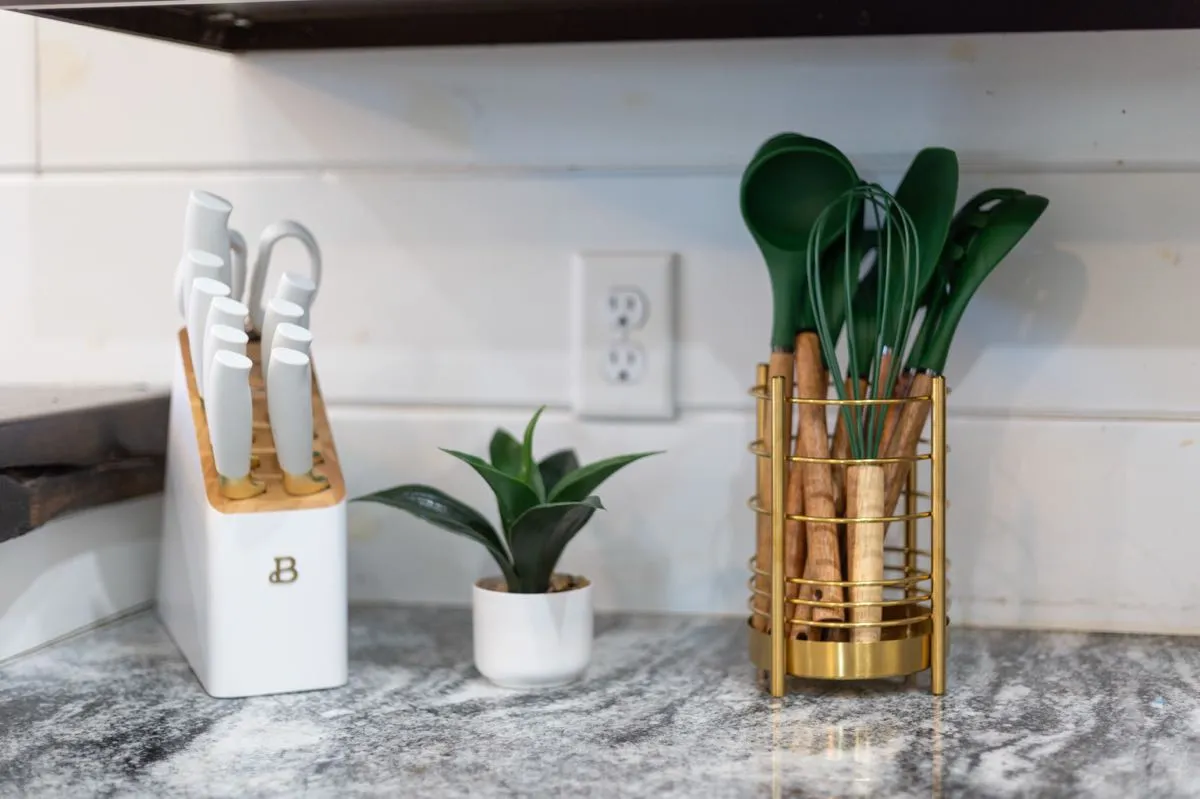 Rum N Raisin Kitchen Counter Detail