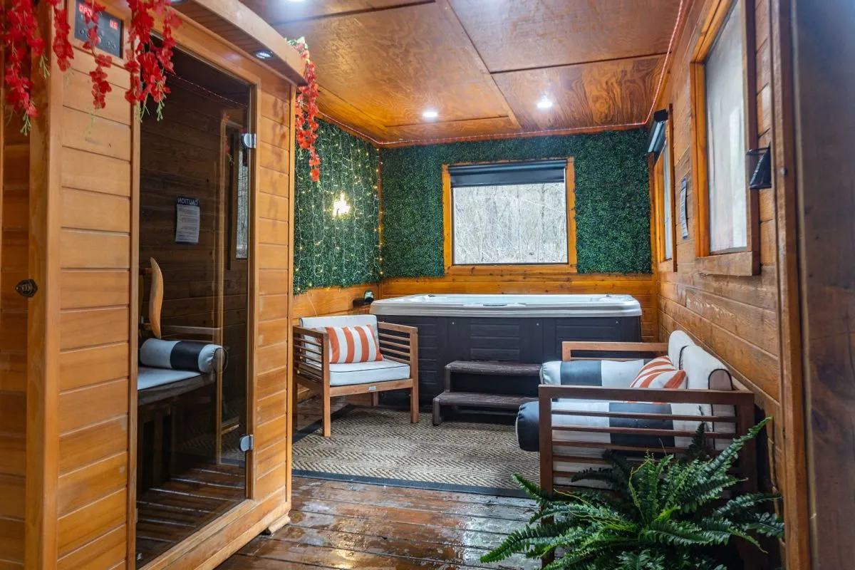 Cinnamon Spice Bedroom Guest Green View