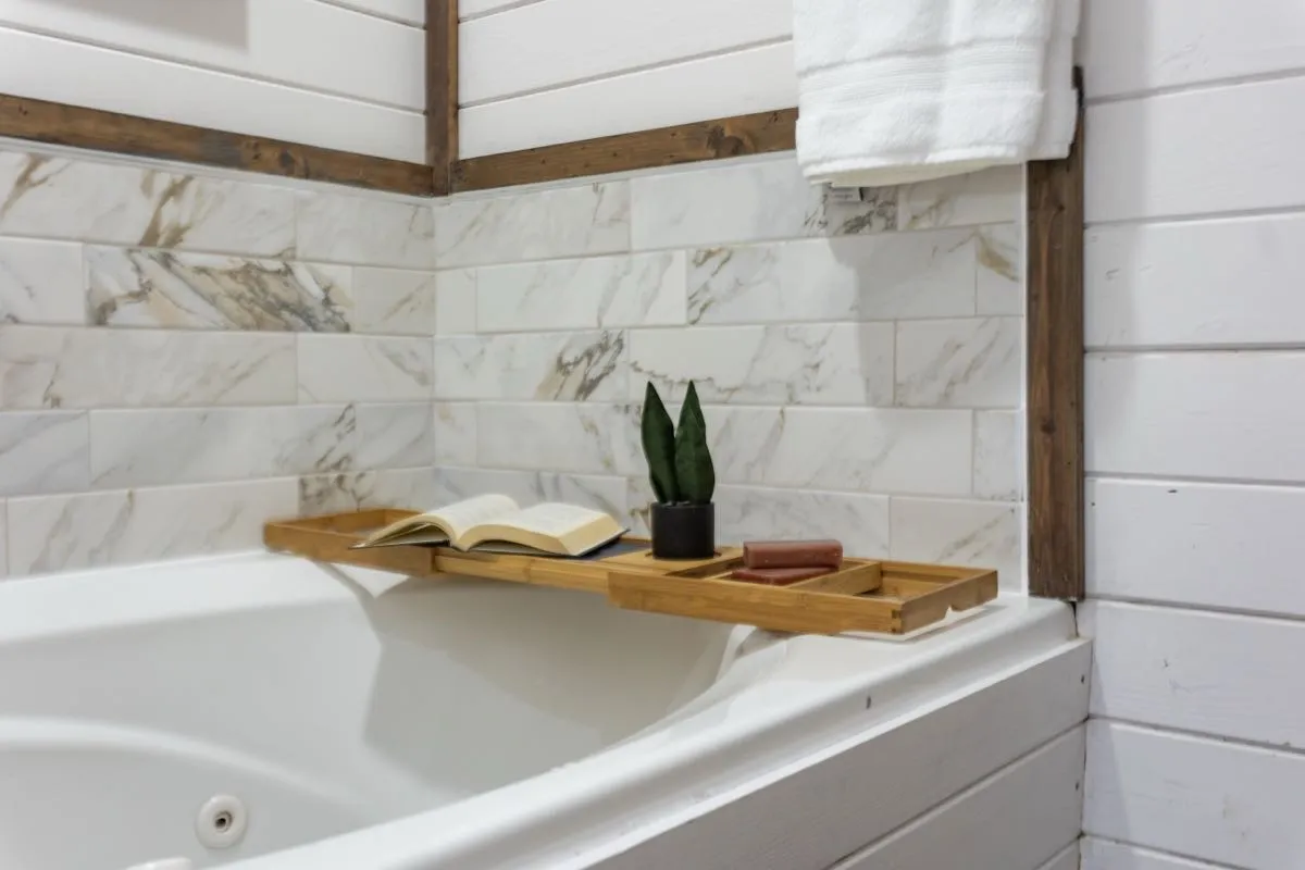Cinnamon Spice Bathroom Bathtub Detail