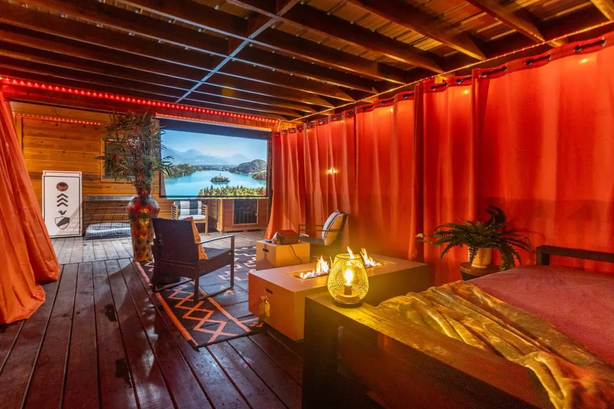 Cinnamon Spice Deck Twilight Projector