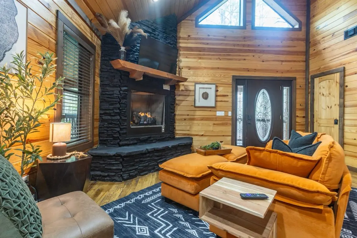 Cinnamon Spice Living Entry