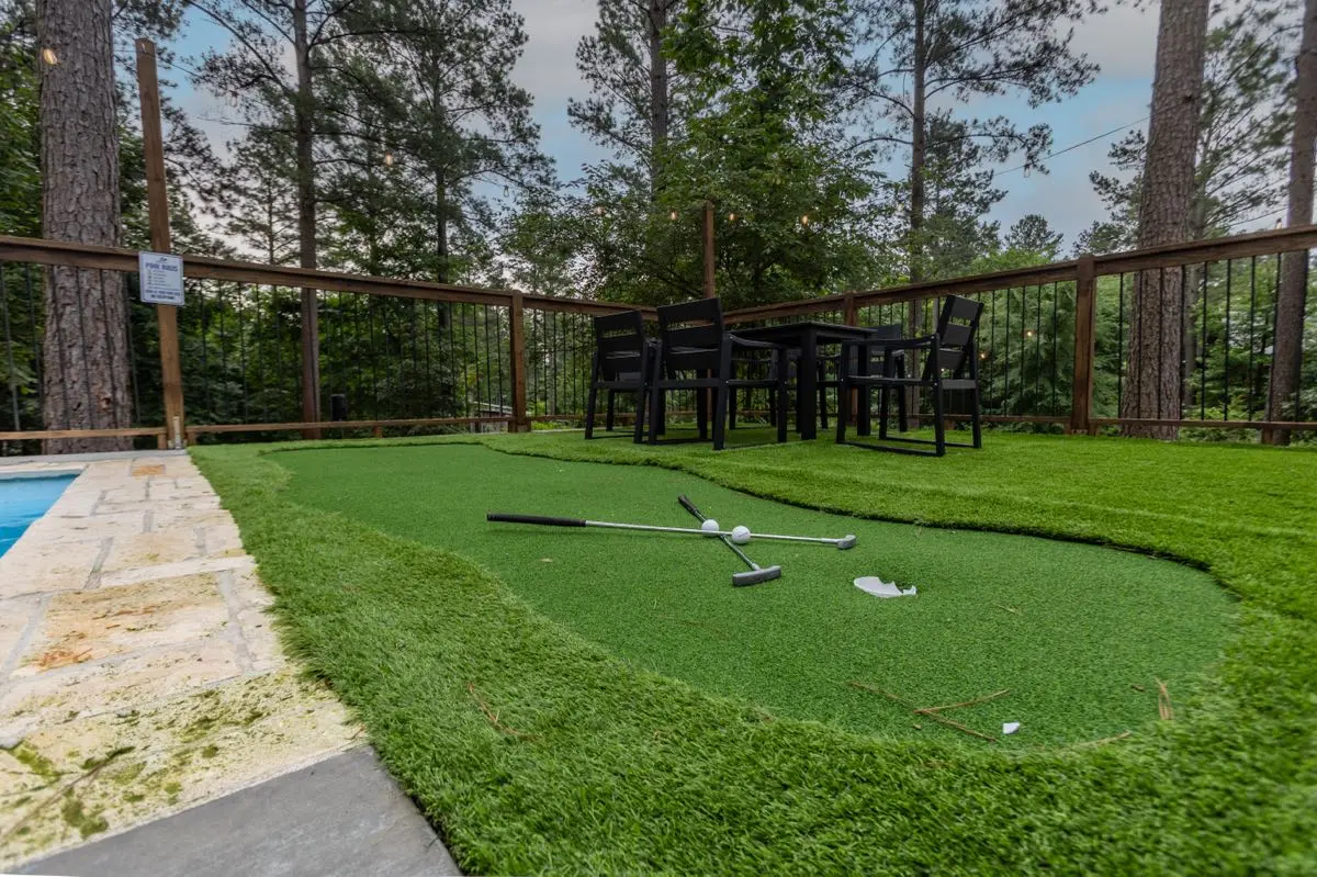 Rum N Raisin Backyard Amenity Putting Green